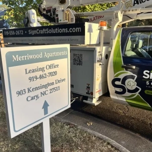 Temporary directional post sign for apartment complex