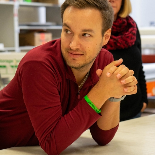 SignCraft Solutions team member
